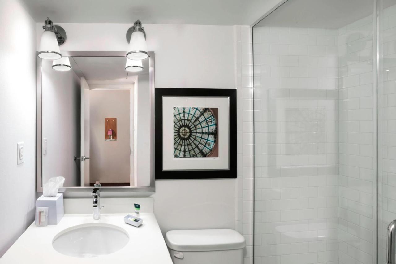 Doubletree By Hilton Manhattan, Ks Zewnętrze zdjęcie
