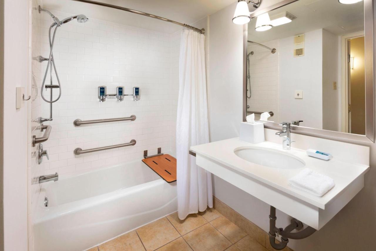 Doubletree By Hilton Manhattan, Ks Zewnętrze zdjęcie