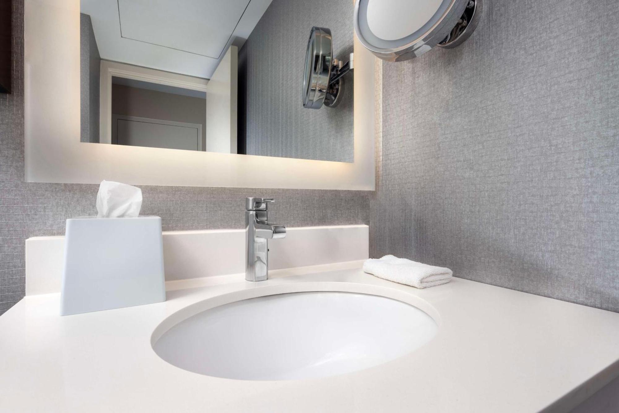 Doubletree By Hilton Manhattan, Ks Zewnętrze zdjęcie