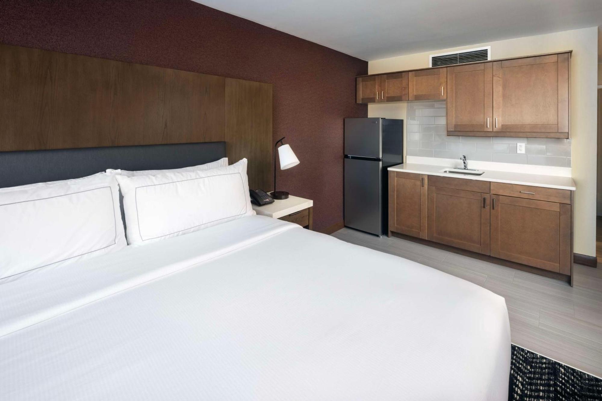 Doubletree By Hilton Manhattan, Ks Zewnętrze zdjęcie
