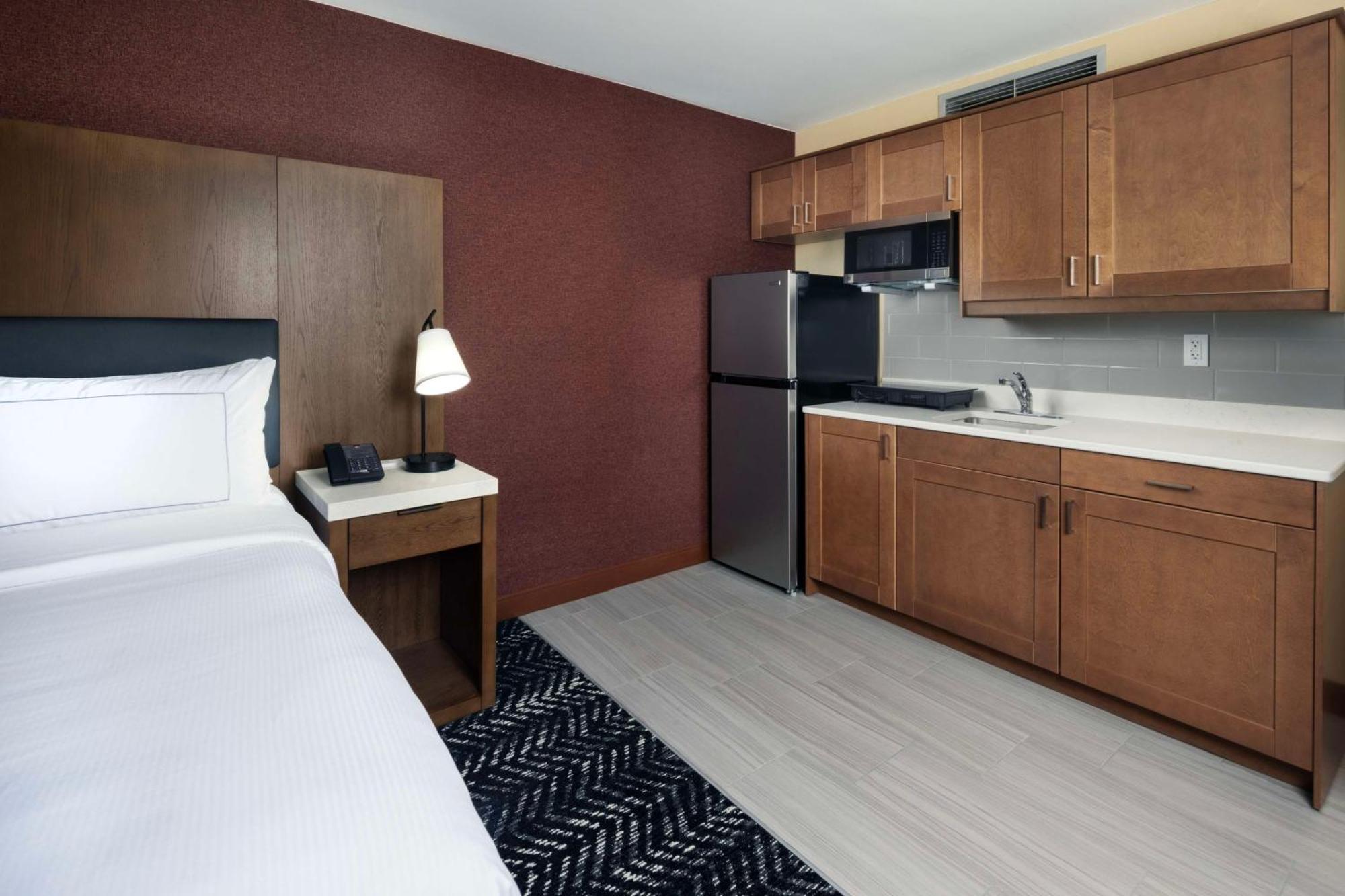 Doubletree By Hilton Manhattan, Ks Zewnętrze zdjęcie