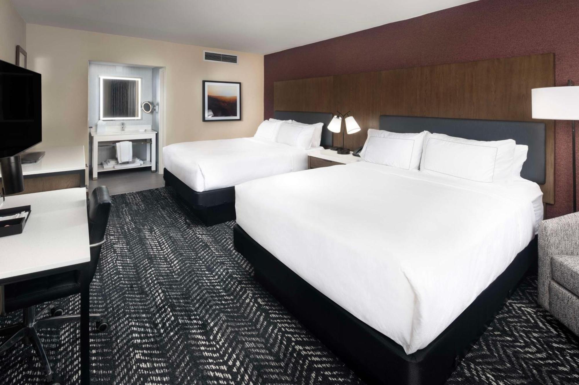Doubletree By Hilton Manhattan, Ks Zewnętrze zdjęcie