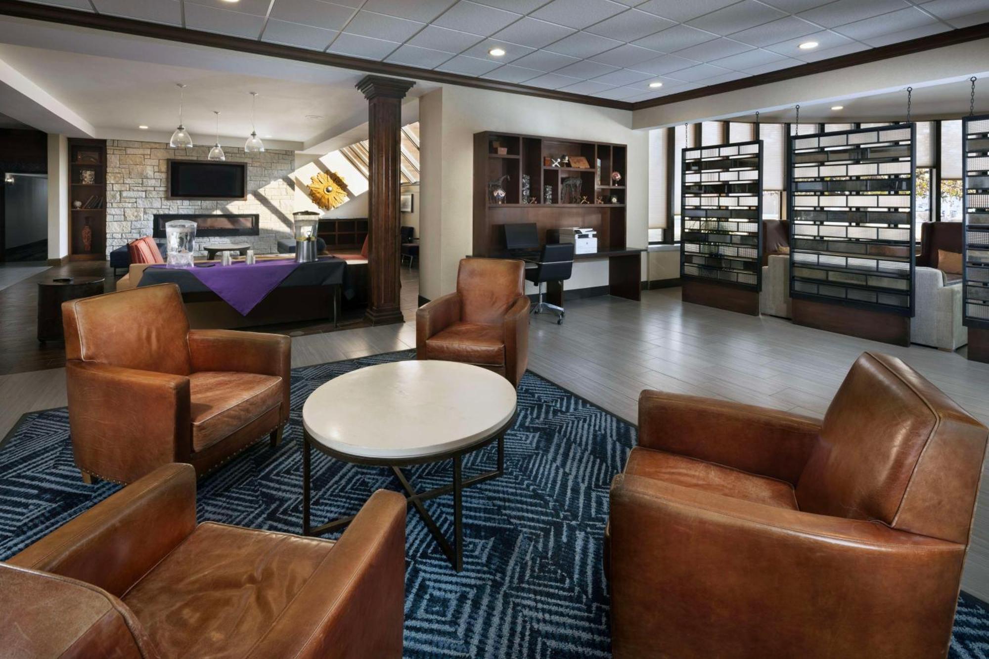 Doubletree By Hilton Manhattan, Ks Zewnętrze zdjęcie