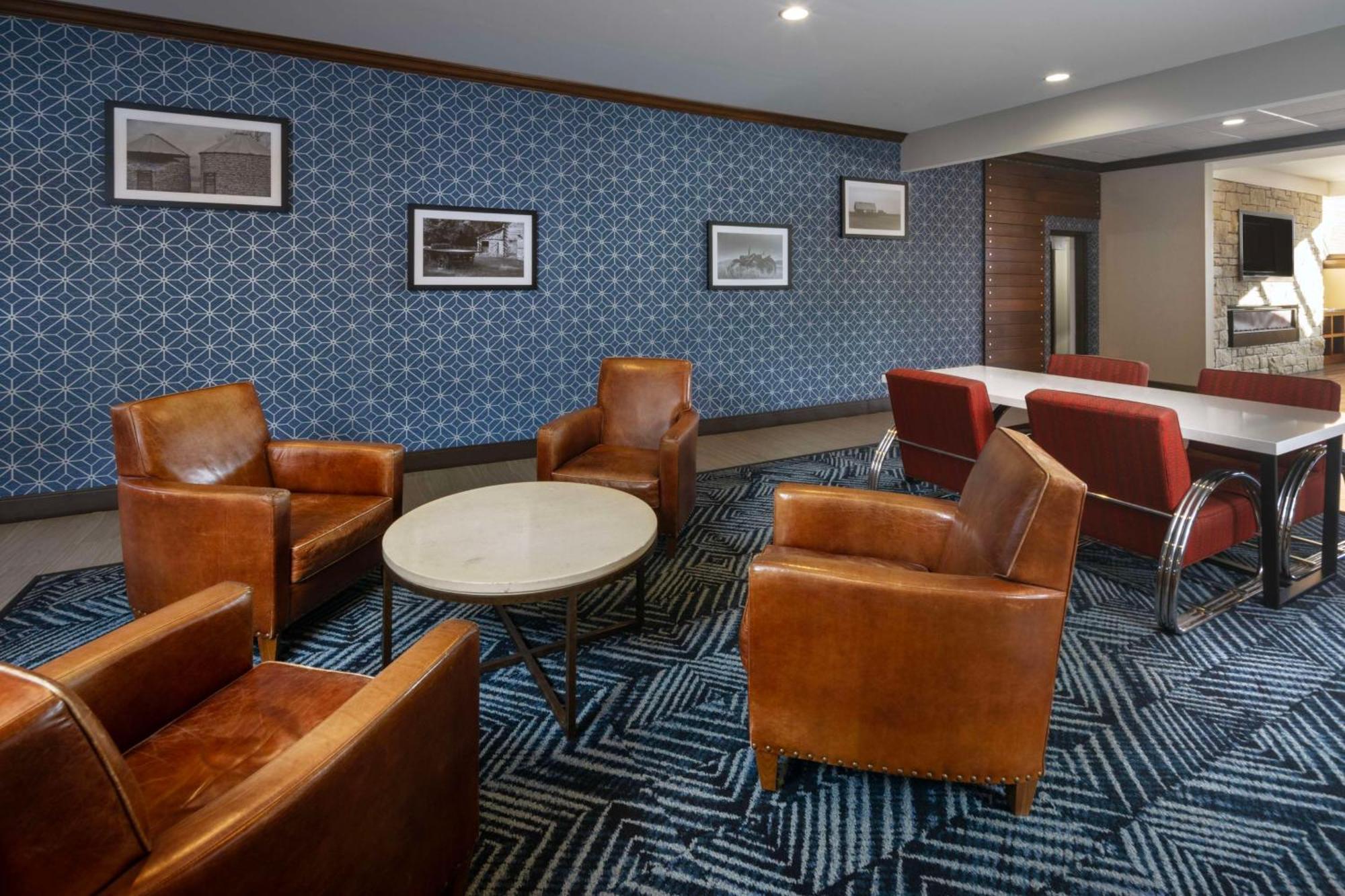 Doubletree By Hilton Manhattan, Ks Zewnętrze zdjęcie
