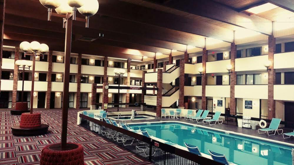 Doubletree By Hilton Manhattan, Ks Zewnętrze zdjęcie